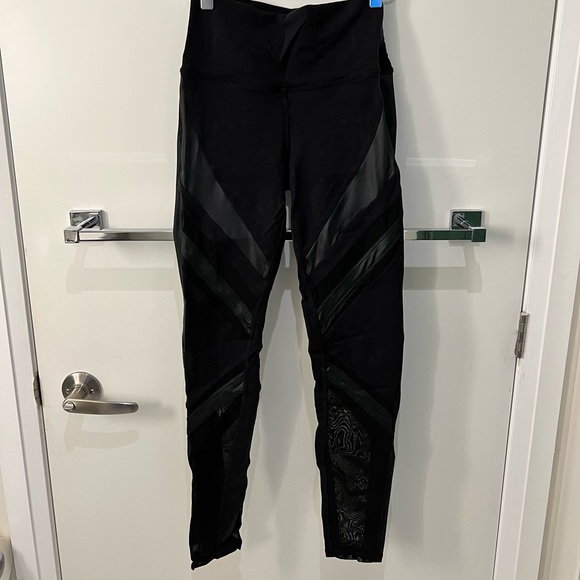 Alo yoga epic mesh activewear leggings (black, size S) - Picture 2 of 6